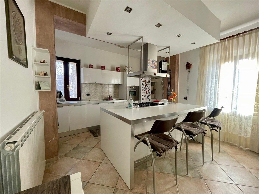 BL/gl139 - APPARTAMENTO INDIPENDENTE DI 3 LOCALI + DOPPI SERVIZI + SOLAIO MANSARDABILE + BOX