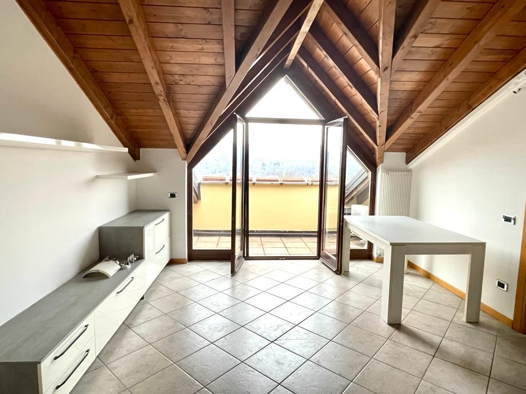 MRC147 - mansarda arredata e panoramica: 3 locali, doppi servizi, bo e posto auto