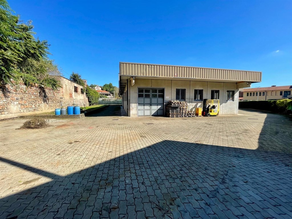 va2800 - capannone indipendente / laboratorio categoria D1 mq 600 + area esterna