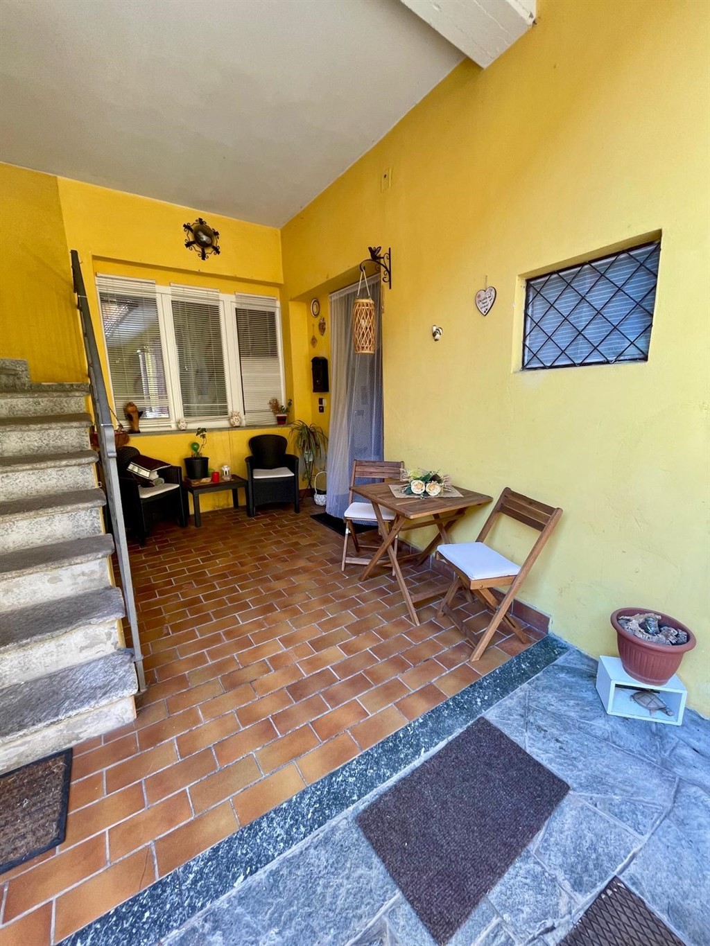 dvr115 - ampio quadrilocale indipendente - autonomo - nessuna spesa condominiale