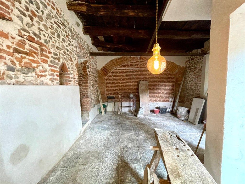 nuovo negozio / ufficio open space  in fase di ultimazione.. possibilità di personalizzazione