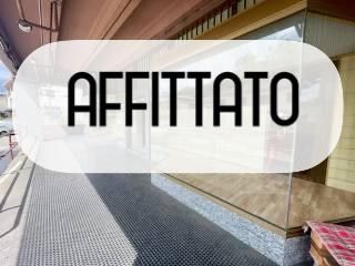 OTTIMA VISIBILITA'.. INTROVABILE NEGOZIO OPEN SPACE MQ 210 CON 2 AMPIE VETRINE .. LIBERO SUBITO