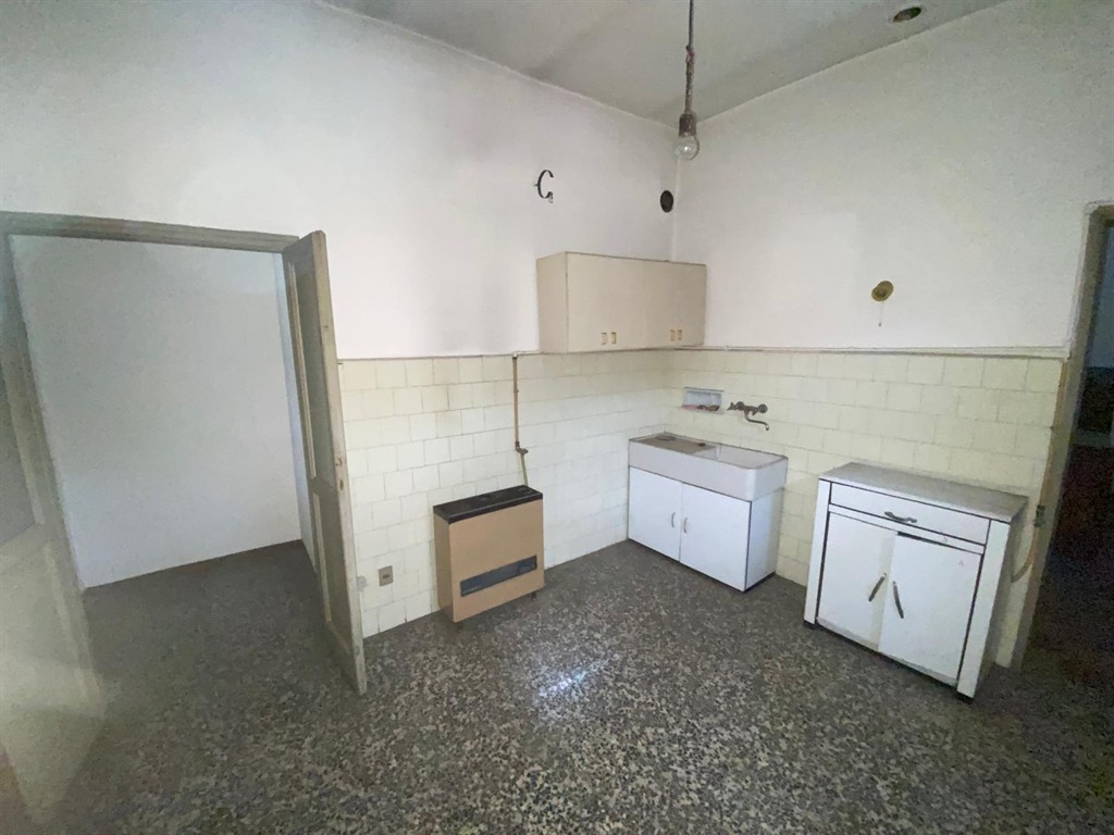 CASA INDIPENDENTE TERRA TETTO 4 LOCALI + BAGNO + SOLAIO.. LIBERA SUBTO