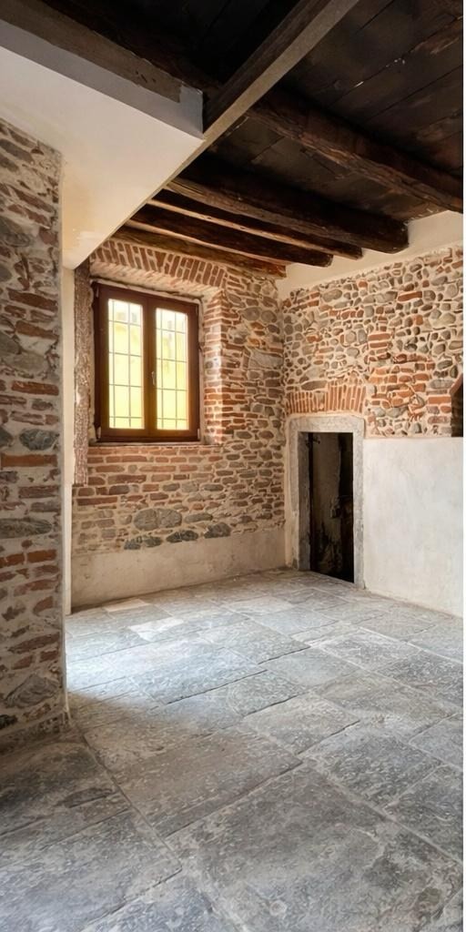 nuovo negozio / ufficio open space  in fase di ultimazione.. possibilità di personalizzazione