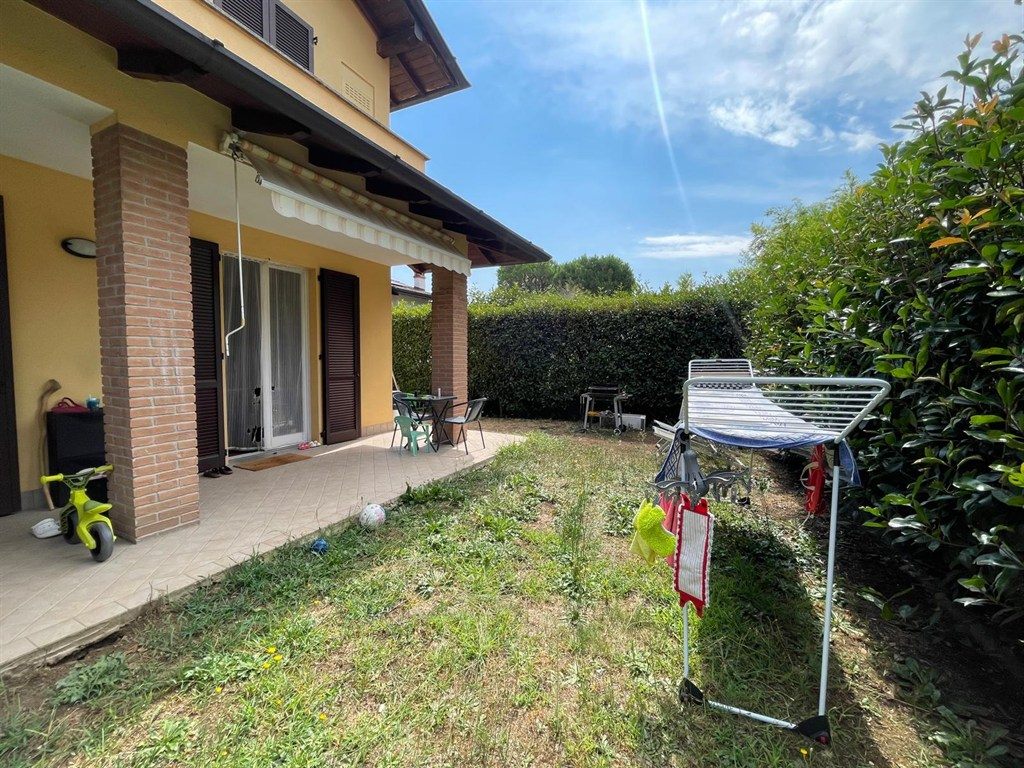mrn835 - ampio trilocale non arredato giardino -   doppio box