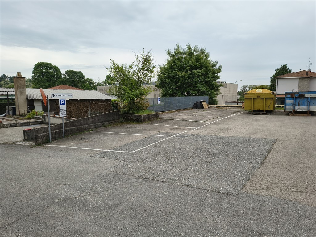 lbz1300 - ampio magazzino mq 550 - libero entro 01/07/2025